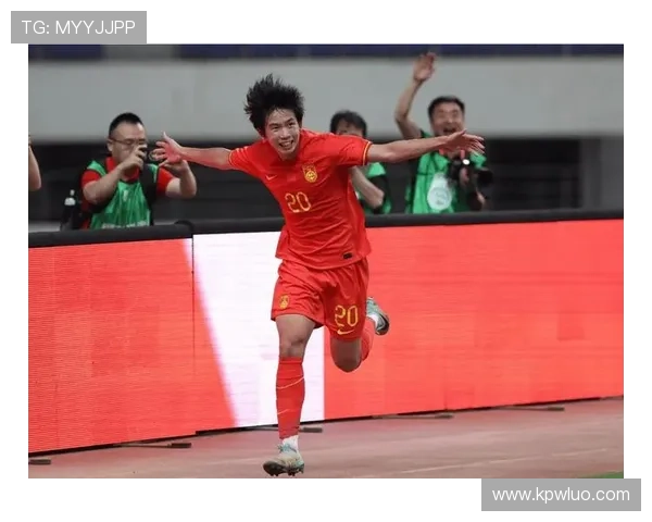 刘诚宇肘击幸运逃红 提拉通鼻伤主裁宽容